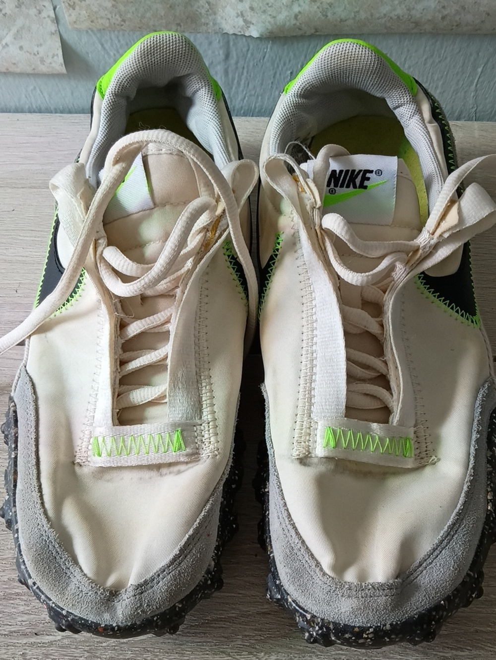 Nike Men’s Cream & Neon Green Retro Trail Sneakers